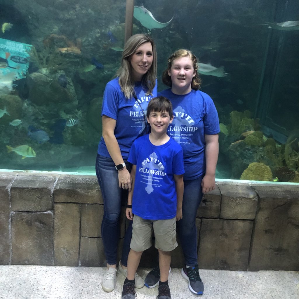 homeschool field trip to the aquarium