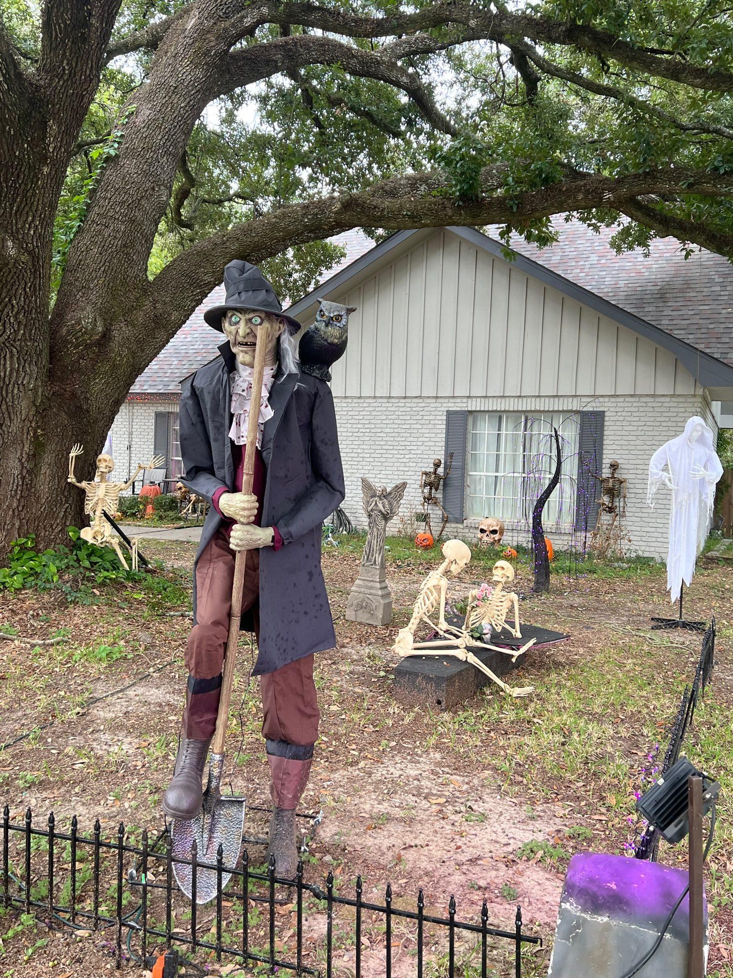 Where to see halloween decorations in lafayette