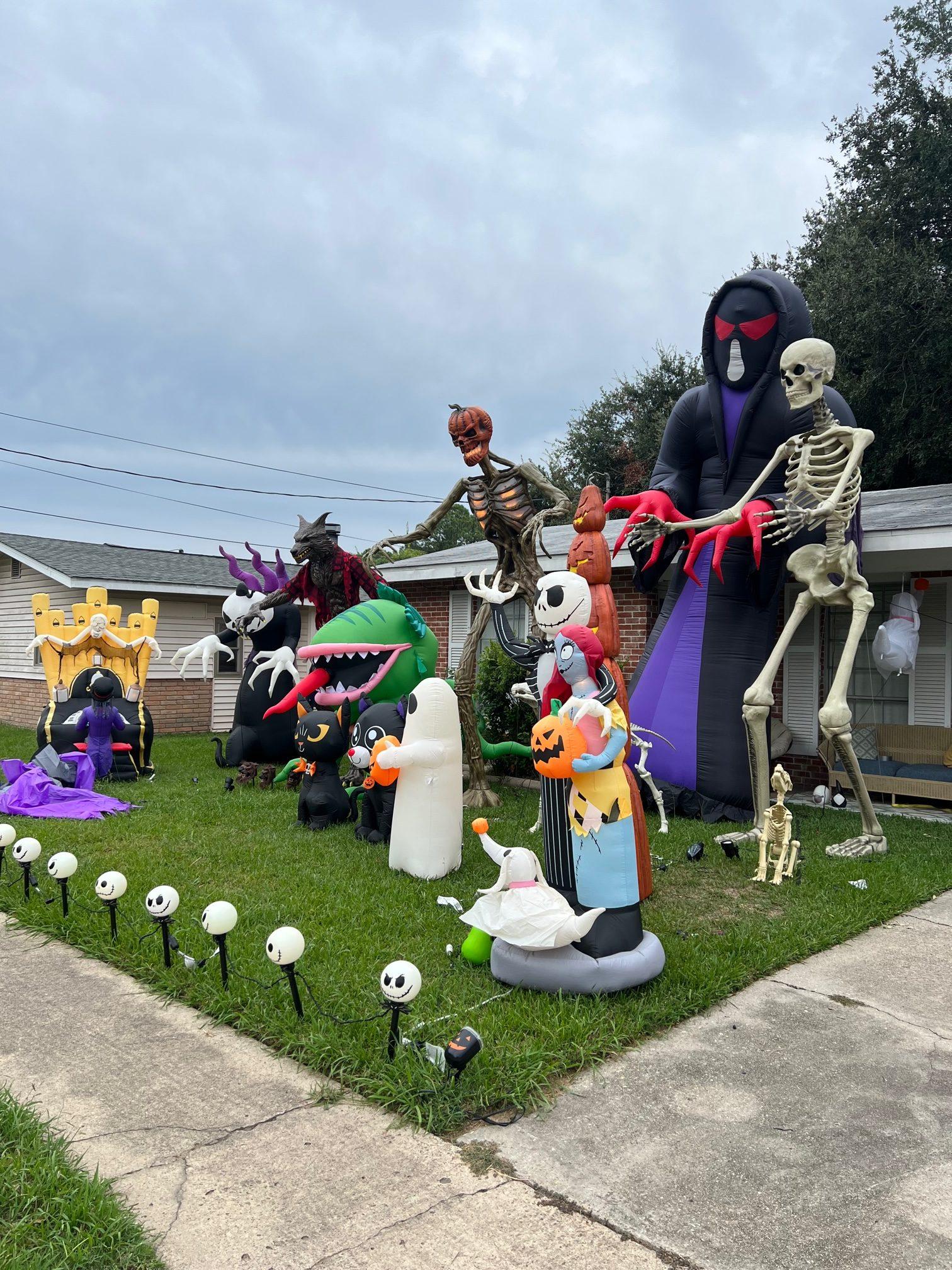 Where to see halloween decorations in lafayette