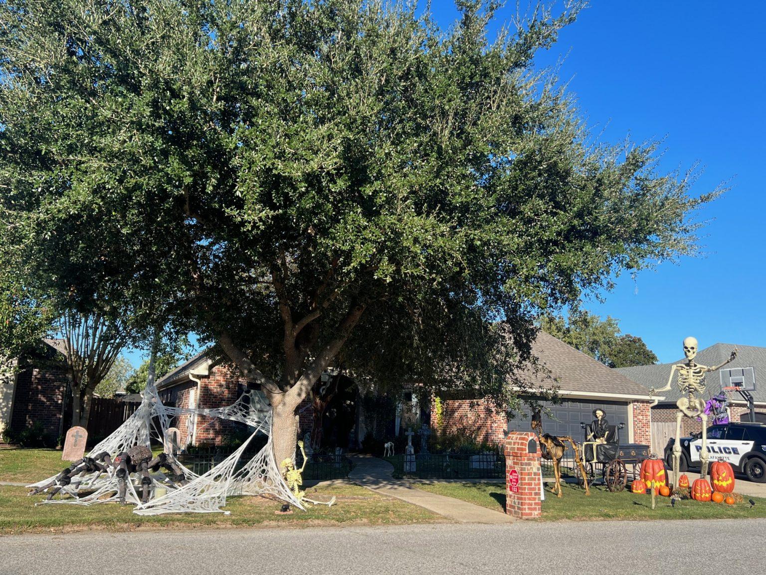 Where To See Halloween Decorations In Lafayette