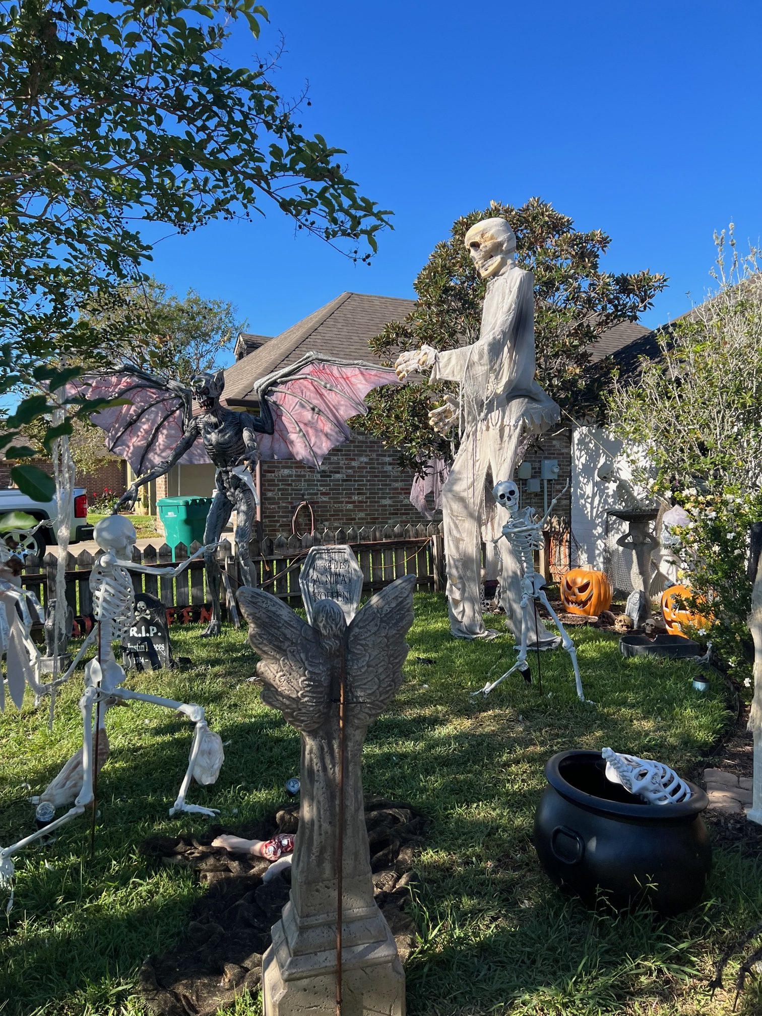 Where to see halloween decorations in Lafayette 
