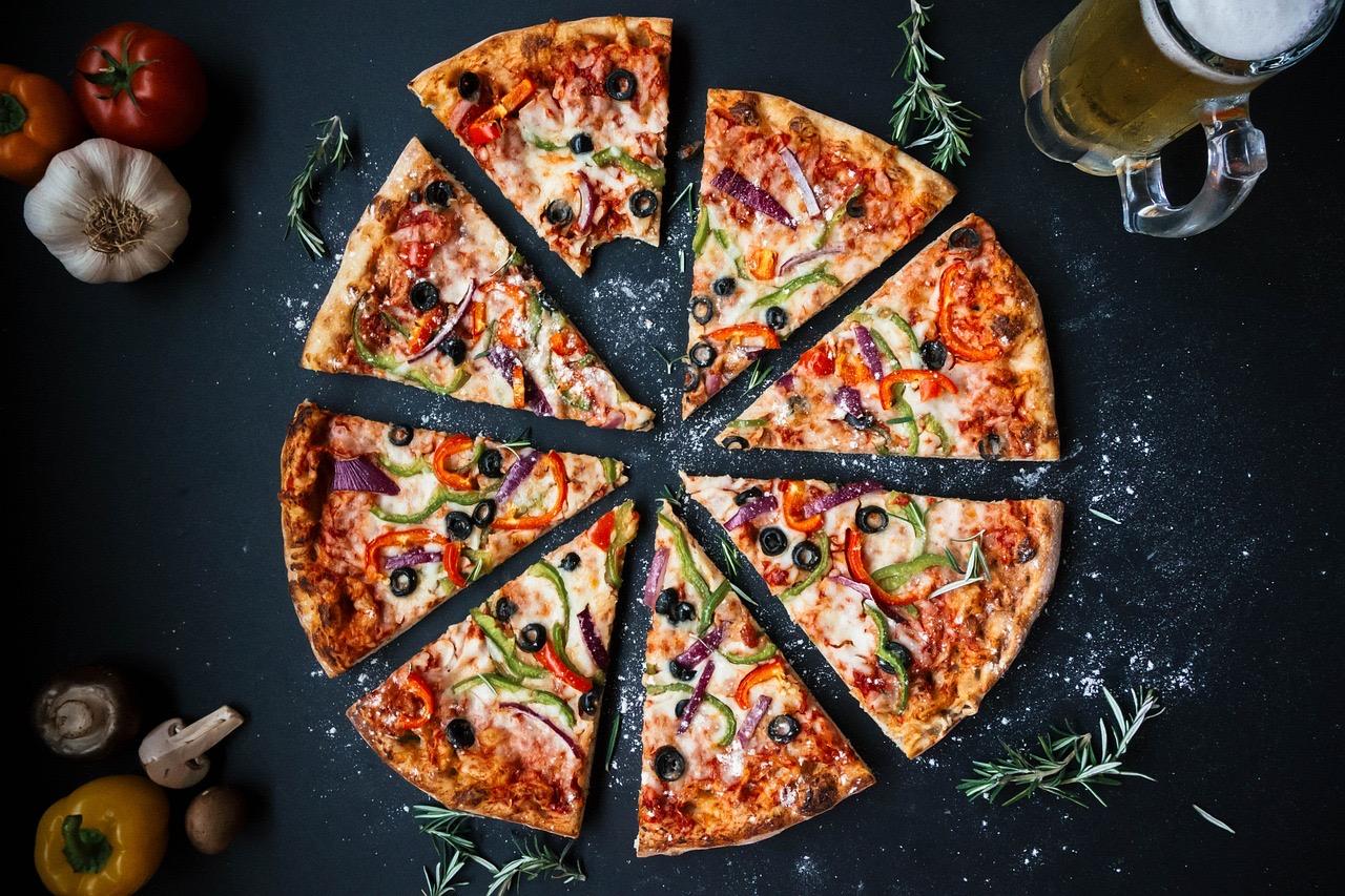 How To Host A DIY Pizza Night