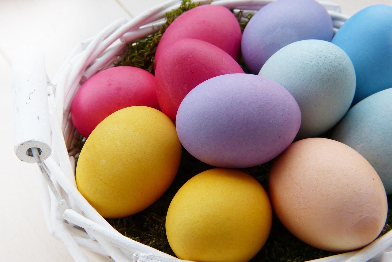 Easter Eggstravaganza :: How To Host An Easter Egg Hunt For Kids At Home